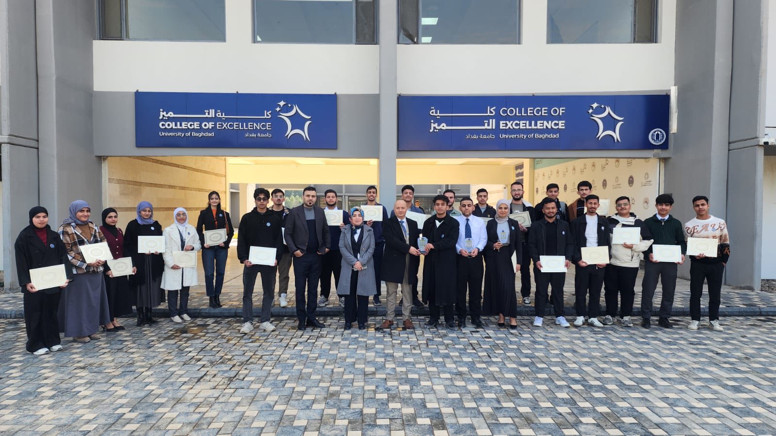 افتتاح معرض النتاجات البرمجية في كلية التميز بحضور عميد الكلية.