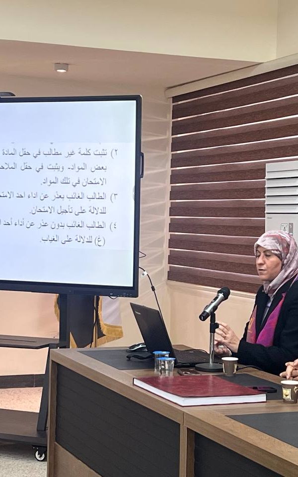 اجتماع ومناقشة عمل اللجان الامتحانية في الكلية