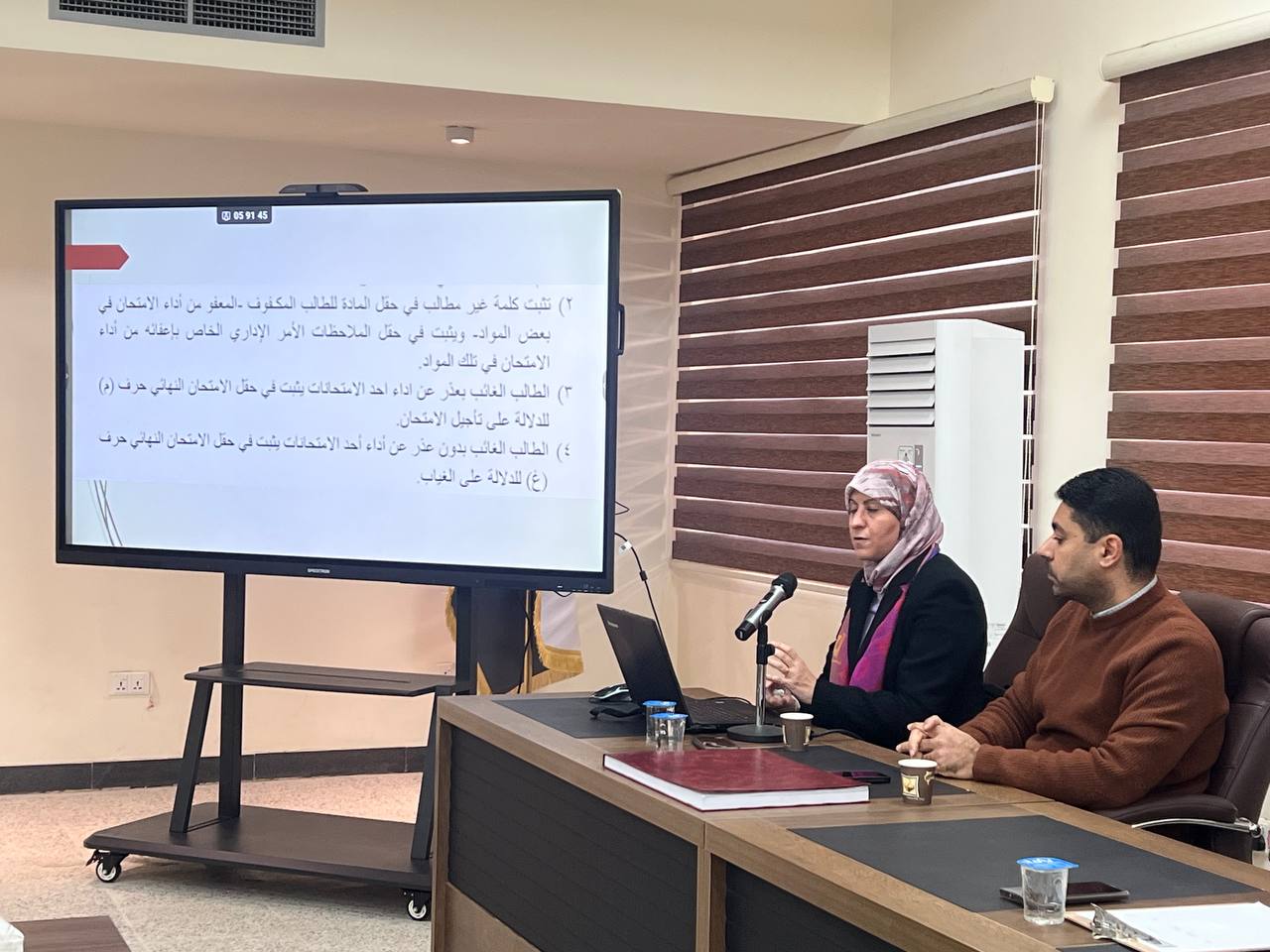 اجتماع ومناقشة عمل اللجان الامتحانية في الكلية