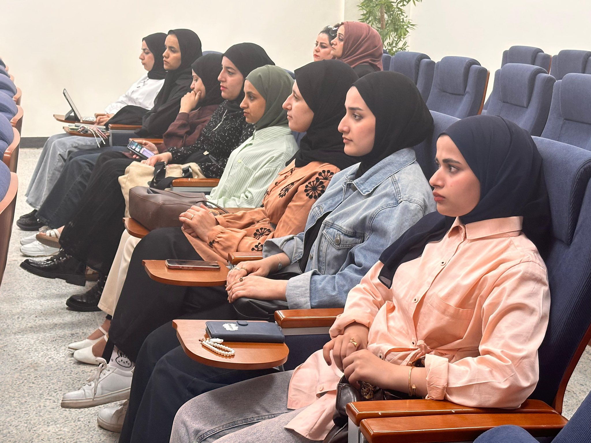 كلية التميز تقيم ورشة عمل بعنوان "التمكين التشريعي والمعرفي للمرأة"..