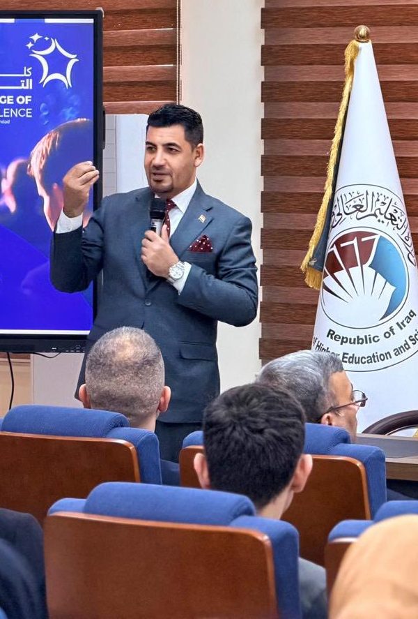 كلية التميّز تقيم ورشة عمل حول مهارات التحدث أمام الجمهور..