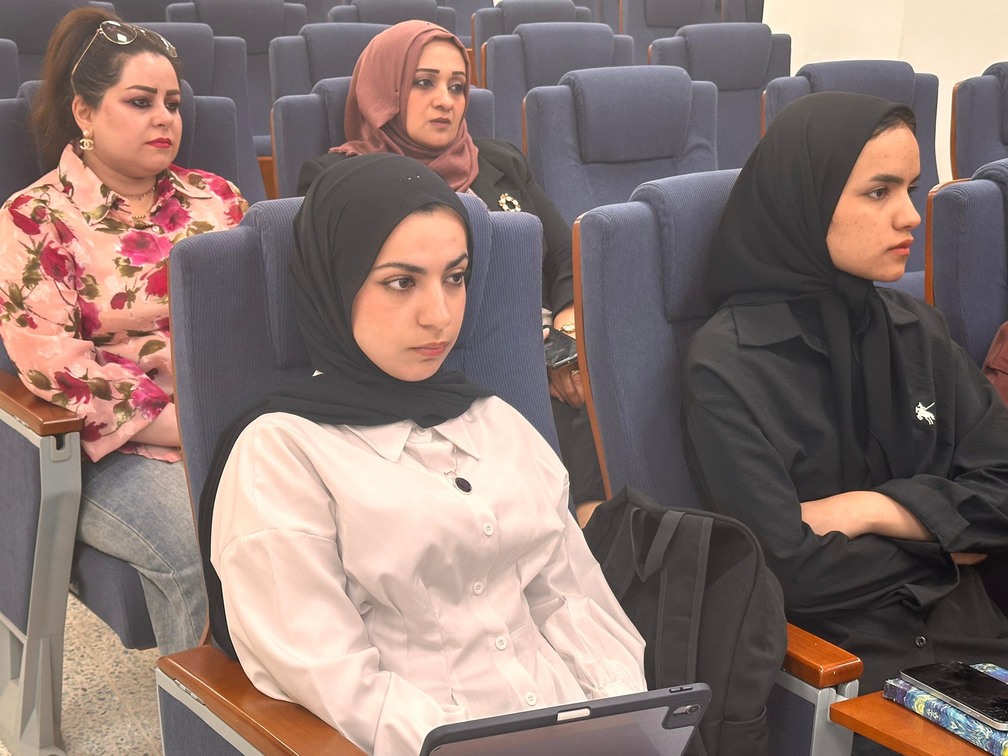 كلية التميز تقيم ورشة عمل بعنوان "التمكين التشريعي والمعرفي للمرأة"..
