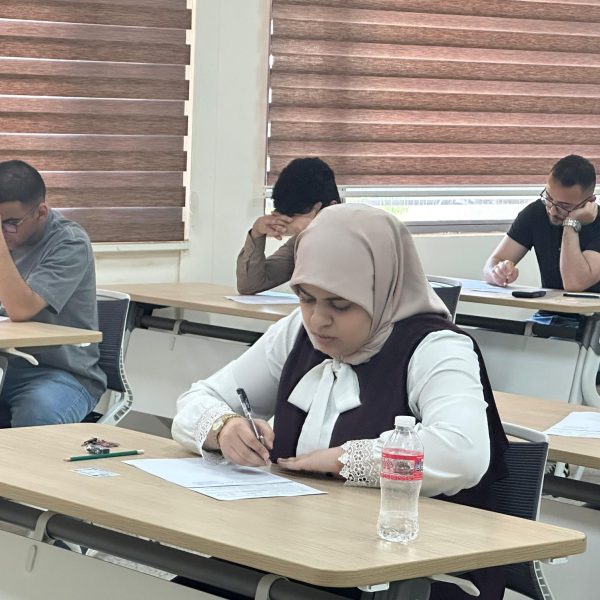 كلية التميز تجري امتحانات النصف فصلية للعام الدراسي 2025-2026