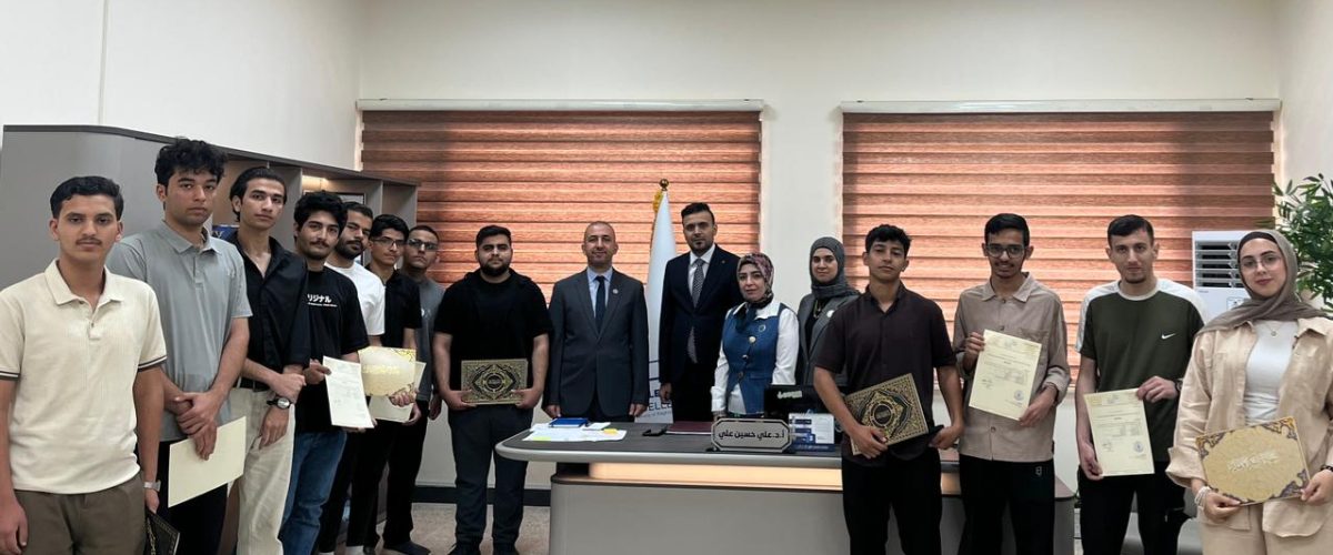 عميد كلية التميز يكرم الفرق الطلابية الفائزة بمراكز متقدمة في هاكاثون علم البيانات